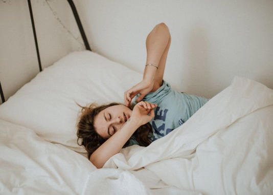  Adiós al mito de las ocho horas: esta es la cantidad de tiempo que los científicos recomiendan dormir realmente.
