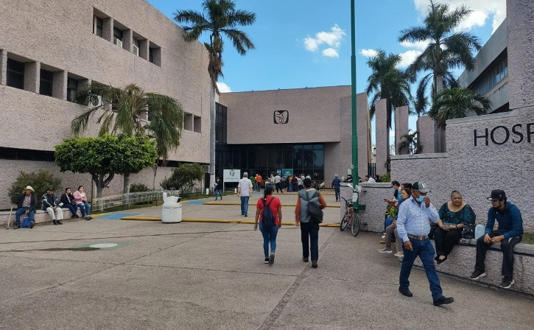  Disfrazado de médico, hombre ingresa a hospital del IMSS e inyecta veneno a paciente